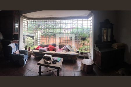 Casa à venda com 306m², 5 quartos e 6 vagas