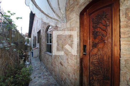 Casa à venda com 240m², 3 quartos e 4 vagasEntrada