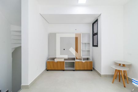 Sala de casa de condomínio para alugar com 2 quartos, 163m² em Brooklin Novo, São Paulo