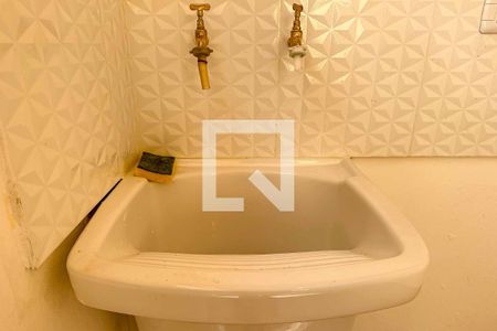 Casa à venda com 154m², 4 quartos e sem vagaArea de serviço