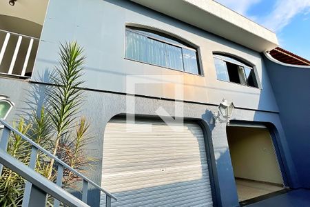 Casa à venda com 278m², 3 quartos e 6 vagasFachada