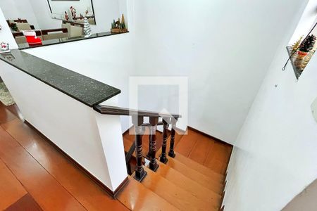 Casa à venda com 278m², 3 quartos e 6 vagasEscada