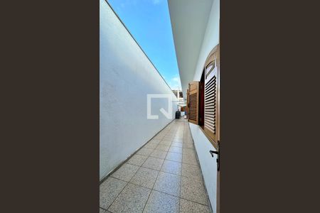 Casa à venda com 278m², 3 quartos e 6 vagasCorredor Externo