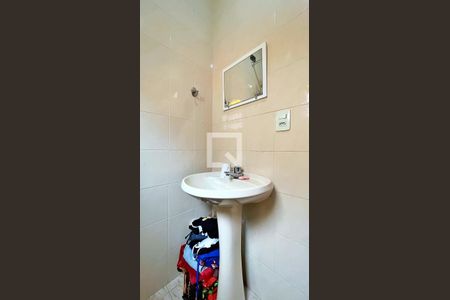 Casa à venda com 278m², 3 quartos e 6 vagasBanheiro de serviço