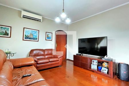 Casa à venda com 278m², 3 quartos e 6 vagasSala de TV