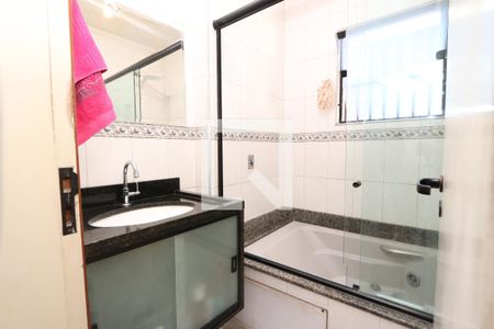 Casa à venda com 160m², 3 quartos e 2 vagasBanheiro da Suíte