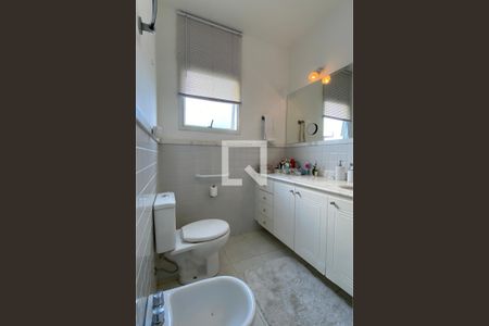 Casa de condomínio à venda com 320m², 4 quartos e 3 vagasBanheiro da Suíte 1