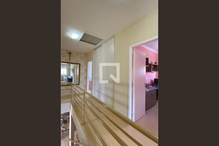 Casa de condomínio à venda com 320m², 4 quartos e 3 vagasroupeiro