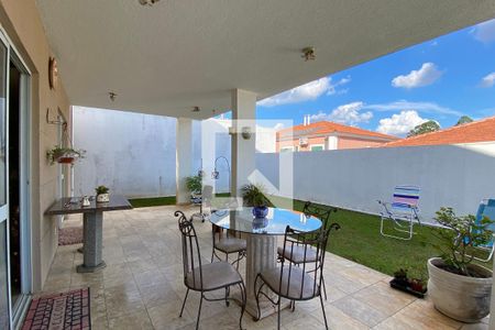 Casa de condomínio à venda com 320m², 4 quartos e 3 vagasVaranda