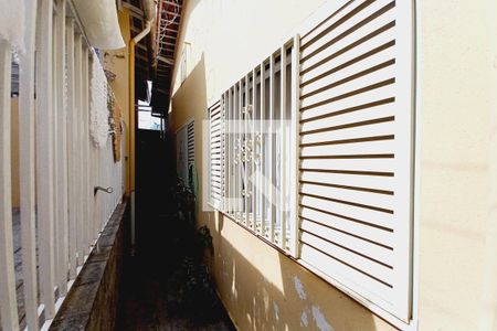 Casa à venda com 166m², 4 quartos e 4 vagasCorredor de Fundos 