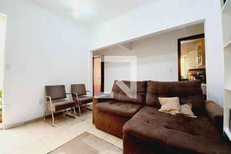 Casa à venda com 166m², 4 quartos e 4 vagasSala TV