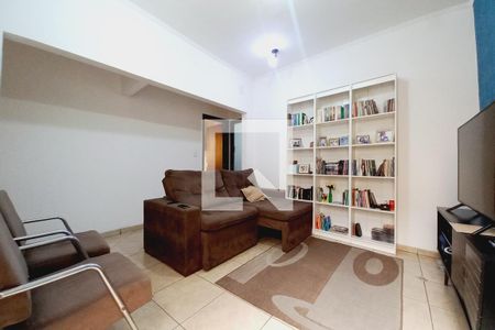 Casa à venda com 166m², 4 quartos e 4 vagasSala de TV