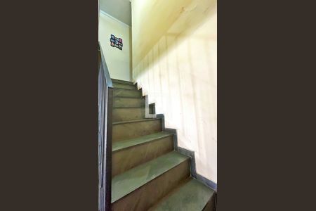 Casa à venda com 120m², 3 quartos e 1 vagaEscada