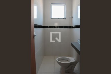 Casa à venda com 90m², 2 quartos e 2 vagasBanheiro da Suíte 2