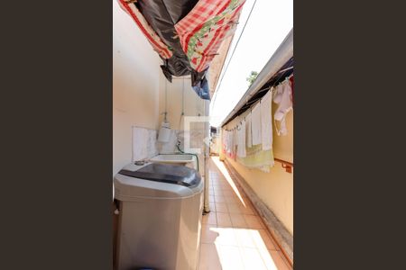 Casa à venda com 220m², 5 quartos e 2 vagas Casa à venda com 220m², 5 quartos e 2 vagasÁrea de Serviço 3