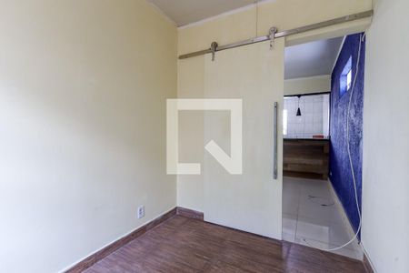 Casa à venda com 220m², 5 quartos e 2 vagas Casa à venda com 220m², 5 quartos e 2 vagasQuarto 4