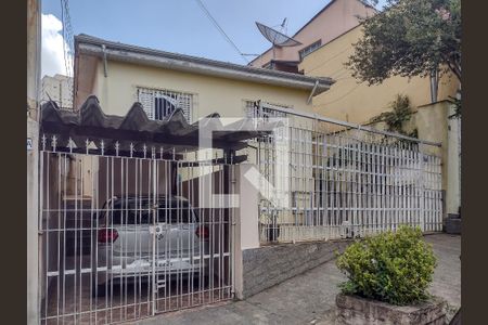 Casa à venda com 220m², 5 quartos e 2 vagas Casa à venda com 220m², 5 quartos e 2 vagasFachada