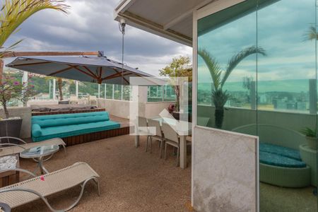 Apartamento à venda com 198m², 3 quartos e 3 vagas Apartamento à venda com 198m², 3 quartos e 3 vagasCobertura