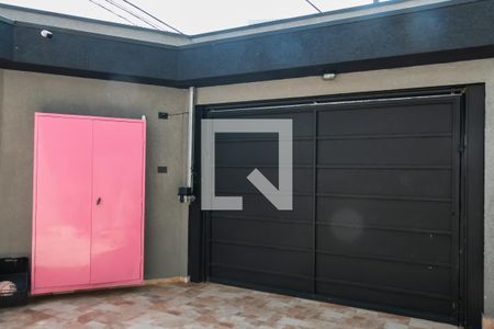 Casa à venda com 219m², 4 quartos e 2 vagas Casa à venda com 219m², 4 quartos e 2 vagasQuintal