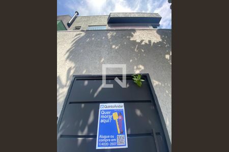 Casa à venda com 219m², 4 quartos e 2 vagas Casa à venda com 219m², 4 quartos e 2 vagasFachada