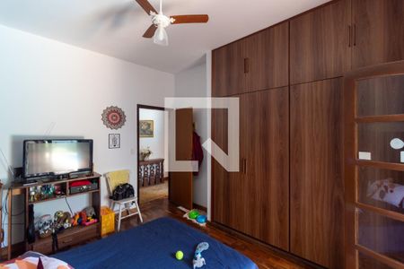 Casa à venda com 500m², 4 quartos e 2 vagas Casa à venda com 500m², 4 quartos e 2 vagas3 Quarto