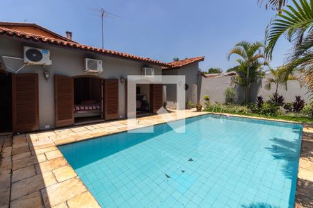 Casa à venda com 500m², 4 quartos e 2 vagas Casa à venda com 500m², 4 quartos e 2 vagasPiscina