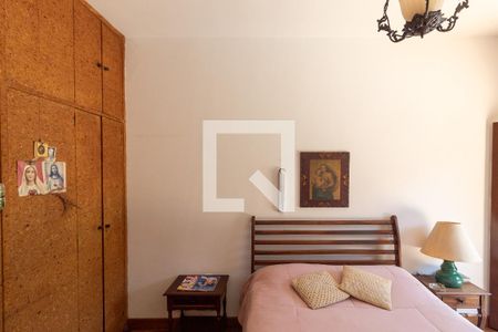 Casa à venda com 500m², 4 quartos e 2 vagas Casa à venda com 500m², 4 quartos e 2 vagas1 Quarto