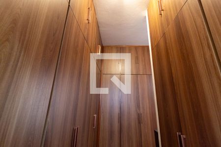 Casa à venda com 500m², 4 quartos e 2 vagas Casa à venda com 500m², 4 quartos e 2 vagasArmários embutidos