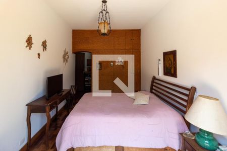 Casa à venda com 500m², 4 quartos e 2 vagas Casa à venda com 500m², 4 quartos e 2 vagas1 Quarto