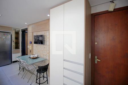 Apartamento à venda com 180m², 5 quartos e 4 vagas Apartamento à venda com 180m², 5 quartos e 4 vagasCozinha
