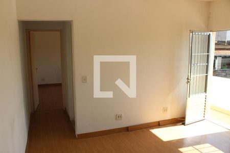 Sala e acesso ao Quarto de casa para alugar com 1 quarto, 70m² em Vila Josefina, Jundiaí