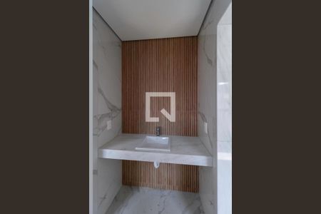 Apartamento à venda com 127m², 4 quartos e 3 vagas Apartamento à venda com 127m², 4 quartos e 3 vagasBanheiro das semi suítes 1 e 2