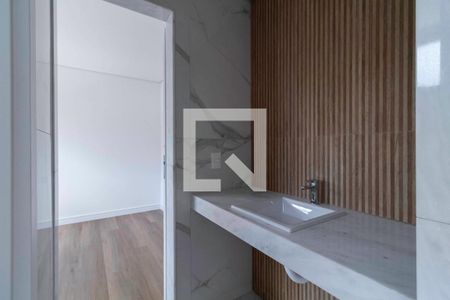 Apartamento à venda com 127m², 4 quartos e 3 vagas Apartamento à venda com 127m², 4 quartos e 3 vagasBanheiro das semi suítes 1 e 2