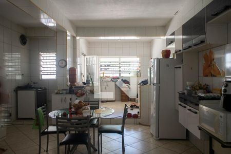 Casa à venda com 350m², 4 quartos e 3 vagas Casa à venda com 350m², 4 quartos e 3 vagasCozinha
