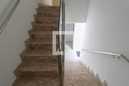 Apartamento à venda com 263m², 5 quartos e 4 vagas Apartamento à venda com 263m², 5 quartos e 4 vagasEscada