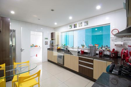 Casa à venda com 200m², 3 quartos e 3 vagas Casa à venda com 200m², 3 quartos e 3 vagasCozinha