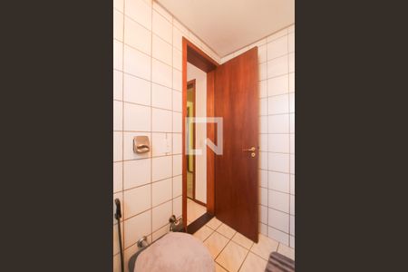 Casa à venda com 378m², 4 quartos e 2 vagasBanheiro suite 1