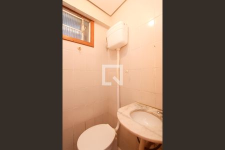 Casa à venda com 378m², 4 quartos e 2 vagasBanheiro de serviço