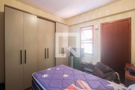 Casa à venda com 378m², 4 quartos e 2 vagasQuarto de serviço