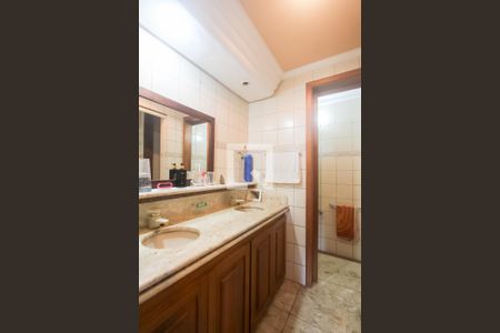 Casa à venda com 378m², 4 quartos e 2 vagasBanheiro suite 2