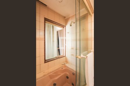 Casa à venda com 378m², 4 quartos e 2 vagasBanheiro suite 2