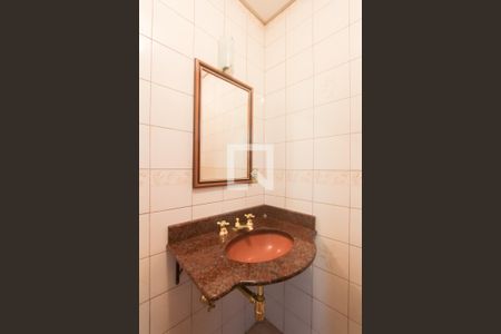 Casa à venda com 378m², 4 quartos e 2 vagasLavabo