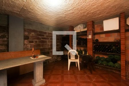 Casa à venda com 378m², 4 quartos e 2 vagasAdega