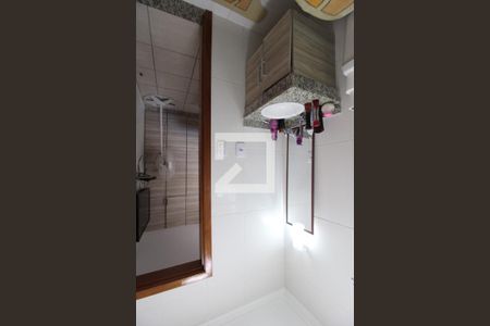 Casa de condomínio à venda com 130m², 3 quartos e 2 vagasBanheiro da Suíte 1