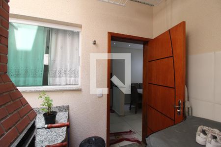 Casa de condomínio à venda com 130m², 3 quartos e 2 vagasÁrea de Serviço e churrasqueira