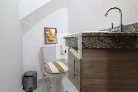 Casa de condomínio à venda com 130m², 3 quartos e 2 vagasLavabo