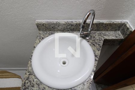 Casa de condomínio à venda com 130m², 3 quartos e 2 vagasLavabo