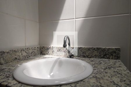 Casa de condomínio à venda com 130m², 3 quartos e 2 vagasBanheiro - pia