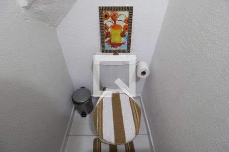 Casa de condomínio à venda com 130m², 3 quartos e 2 vagasLavabo