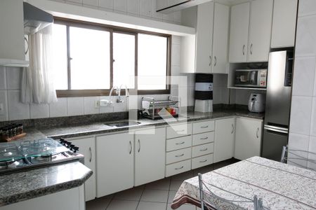 Apartamento à venda com 179m², 4 quartos e 2 vagas Apartamento à venda com 179m², 4 quartos e 2 vagasCozinha
